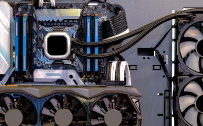 Jak działa chłodzenie wodne w PC? Zalety systemu chłodzenia cieczą